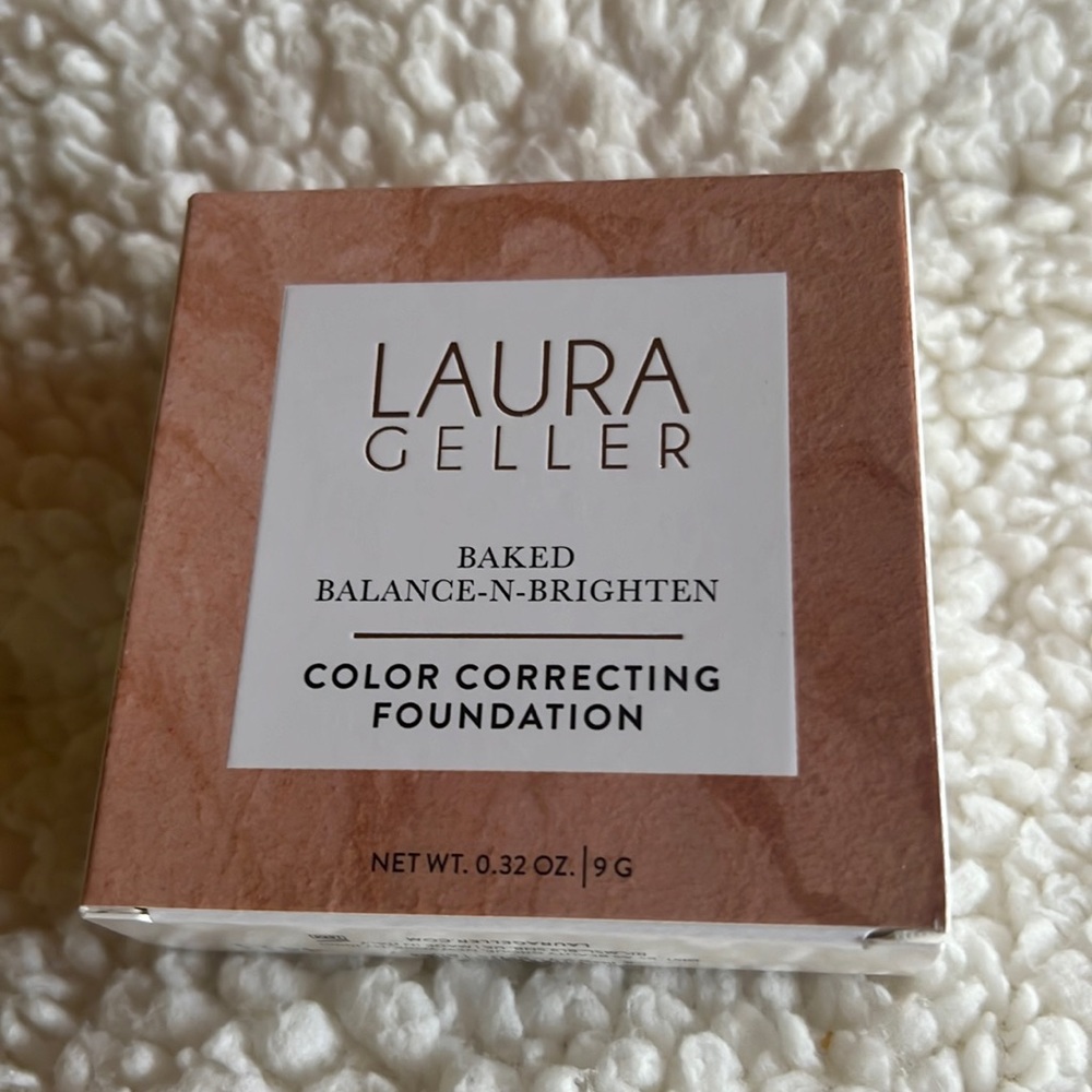 Laura Geller baked balance-n-brighten foundation NIB